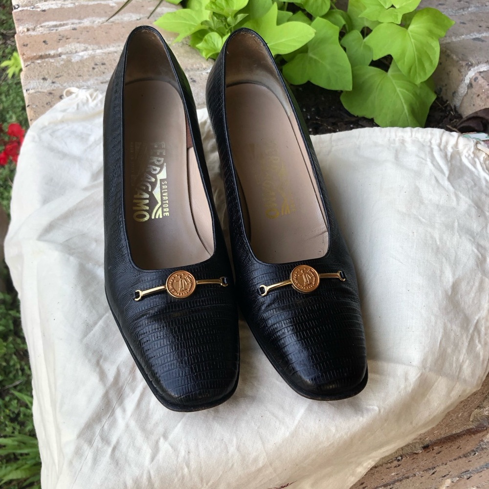 Salvatore Ferragamo Black Lizard Pumps Timeless Design Size 7.5